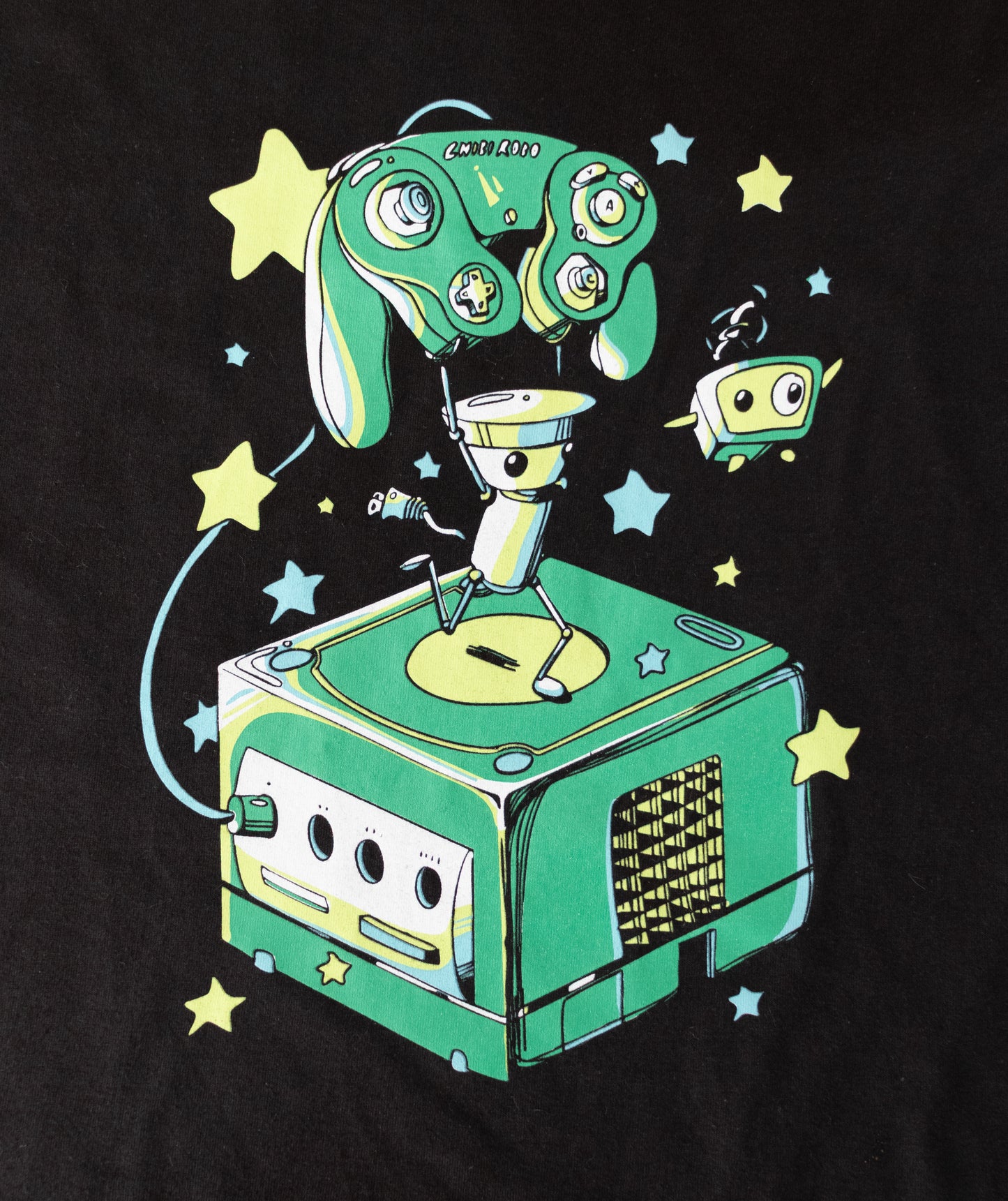 A CUTE ROBOT ON A NON-DISCINCT CUBE TEE!