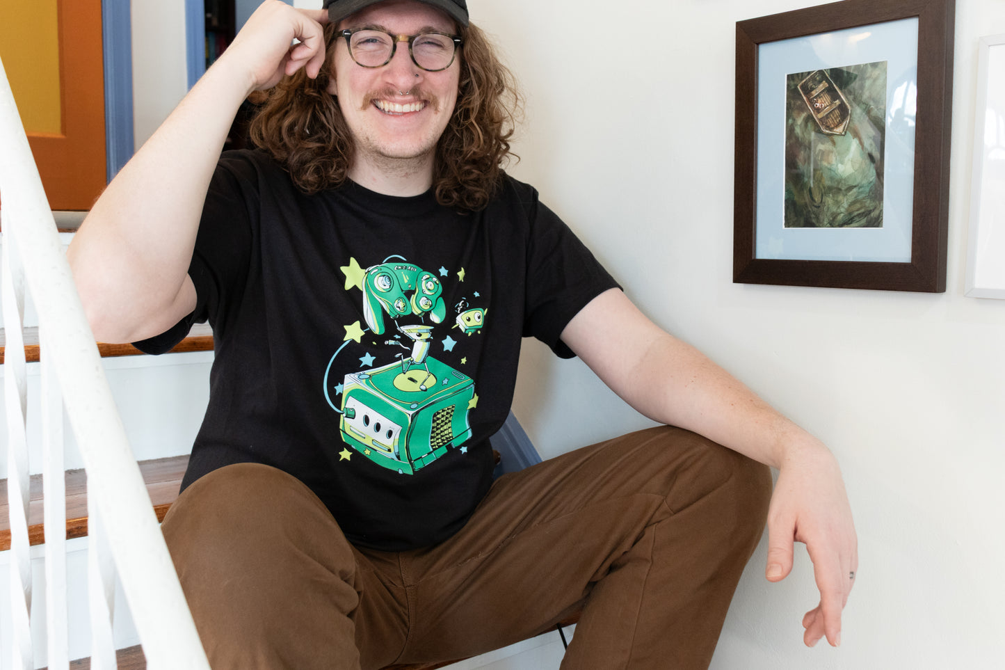 A CUTE ROBOT ON A NON-DISCINCT CUBE TEE!